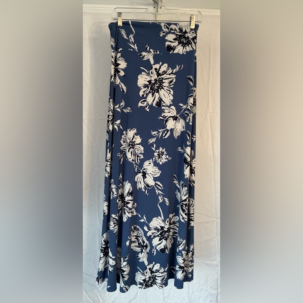 Gilli Navy and White Floral Maxi Skirt